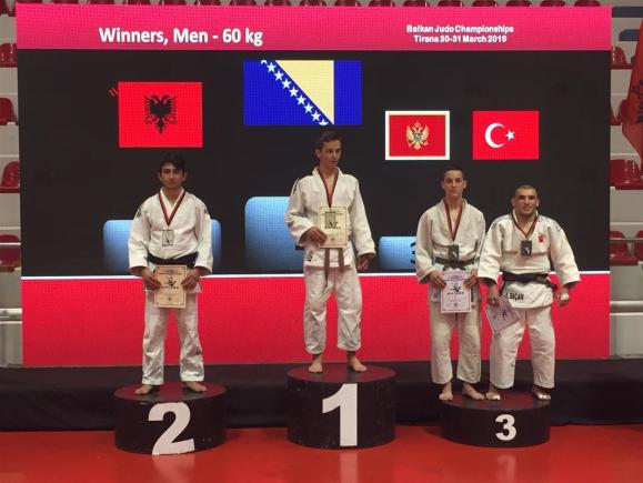 Ağırlık kaldırma